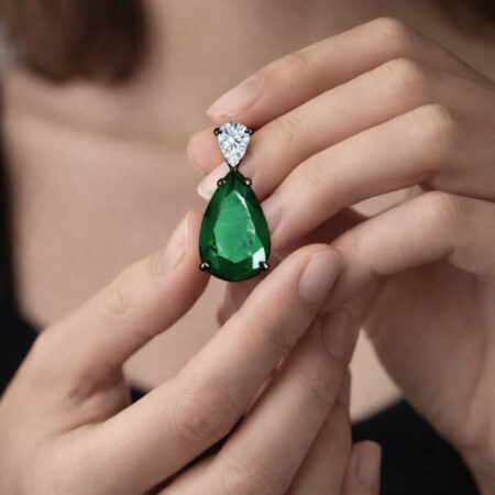 Emerald Lumière Drop Pendant